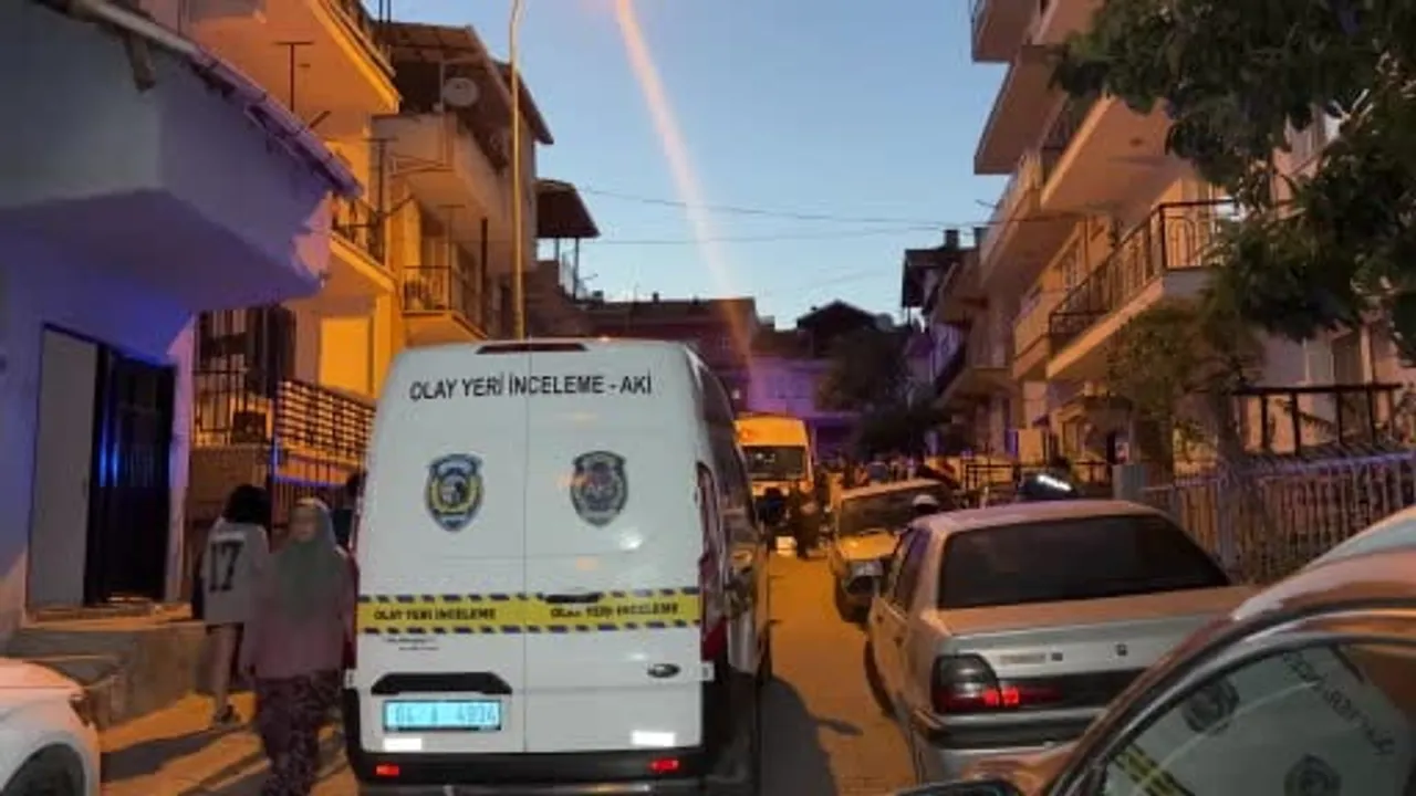 Uşak’ta dut toplarken çatıdan düşen adam hayatını kaybetti