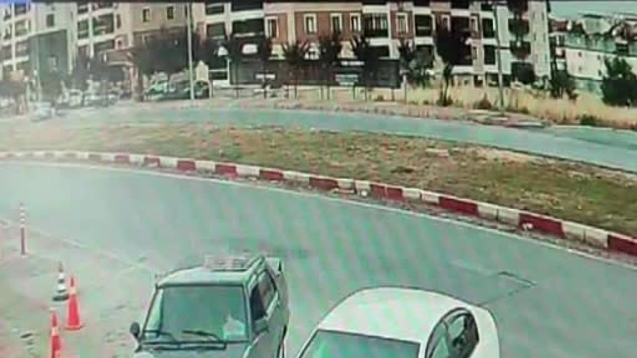 Uşak'ta yol kenarındaki yayalara çarpan sürücü tutuklandı