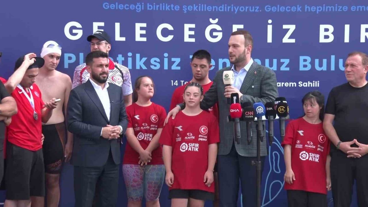 Üsküdar'da dalgıçlar ve özel sporcular deniz temizliği yaptı