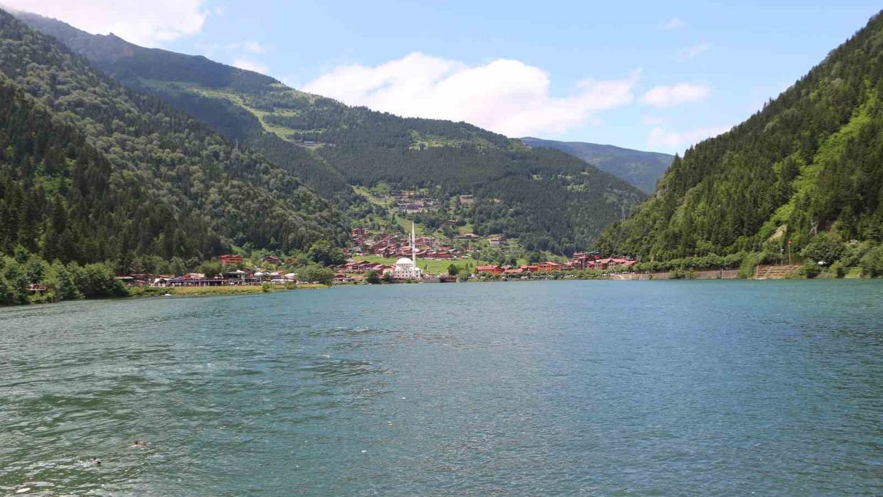 Uzungöl'de turizm sezonu temmuzla canlandı, otel dolulukları arttı