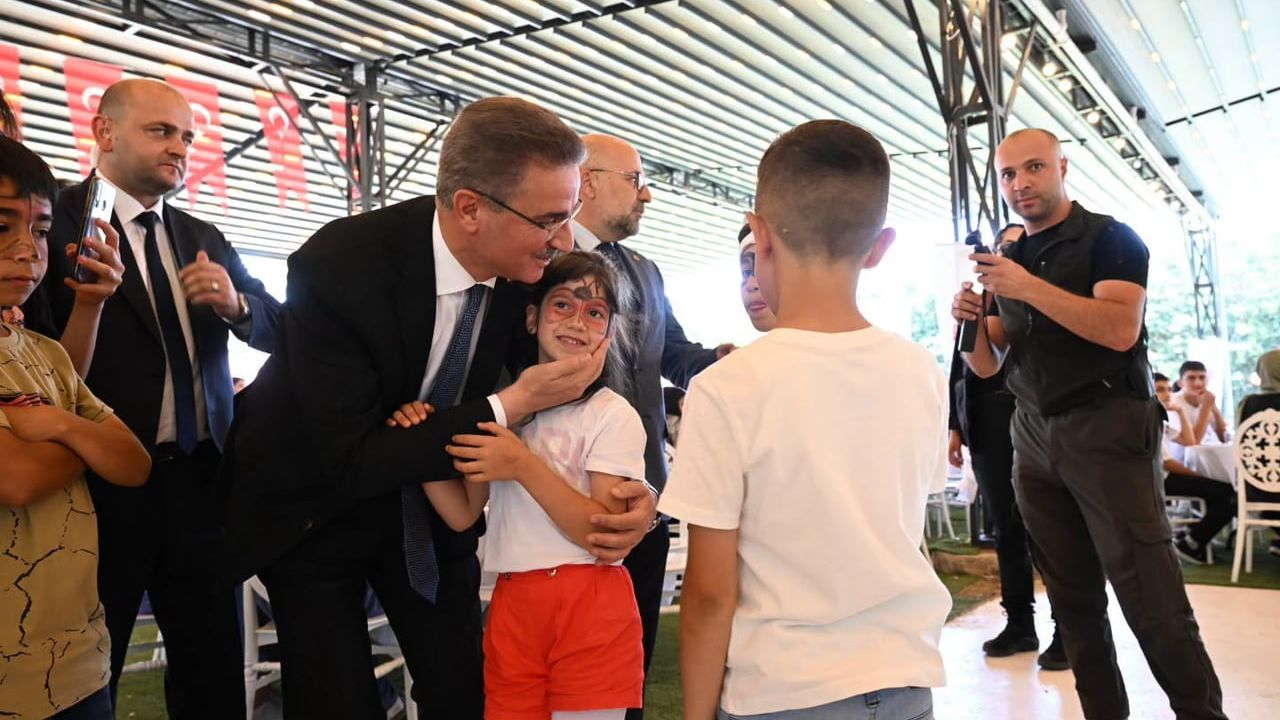 Vali Aydın Baruş vakıf bursiyeri öğrencilerle piknikte buluştu
