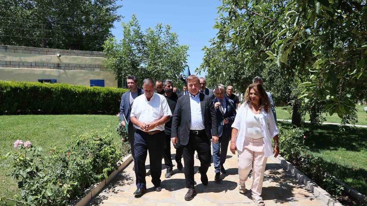 Vali Aydoğdu Çatalören köyünde talepleri dinledi