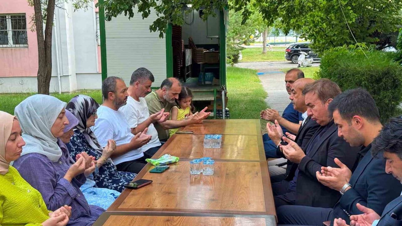 Vali Aydoğdu, eski vali yardımcısı Dede Musa Baştürk'ün ailesine başsağlığı diledi