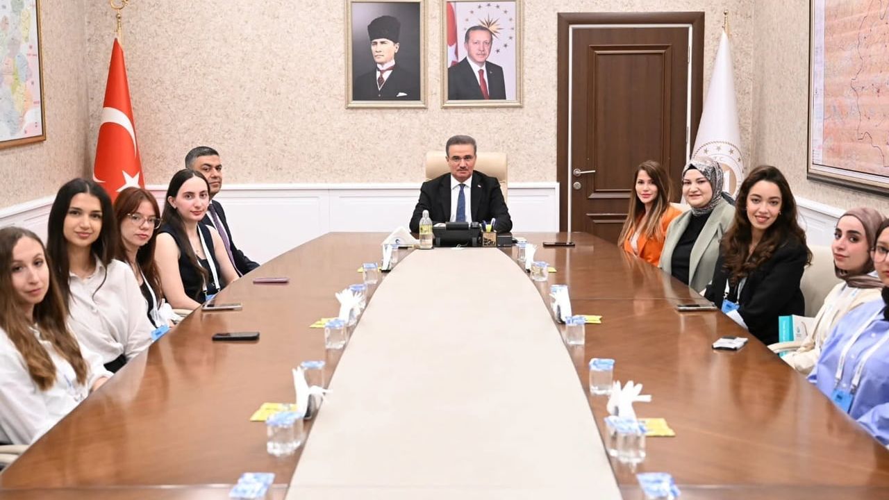 Vali Baruş, uluslararası TÖMER öğrencilerini kabul etti