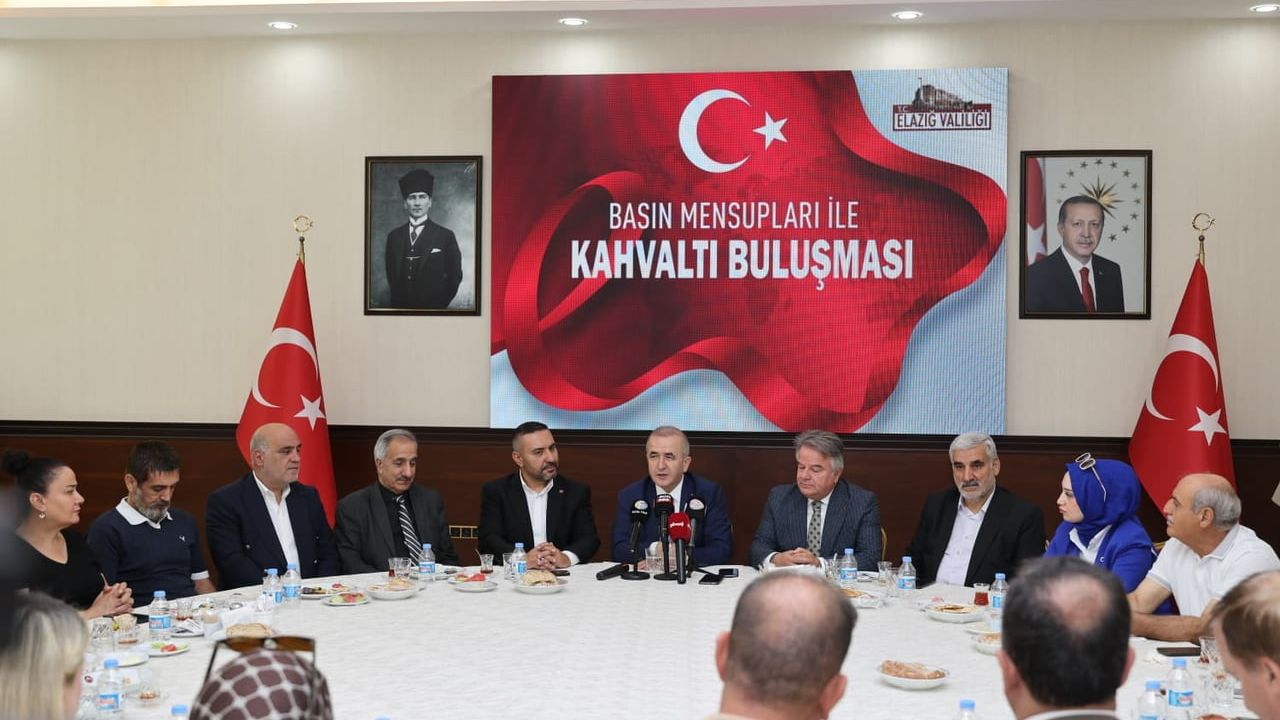 Vali Hatipoğlu gazetecilerle sabah kahvaltısında buluştu