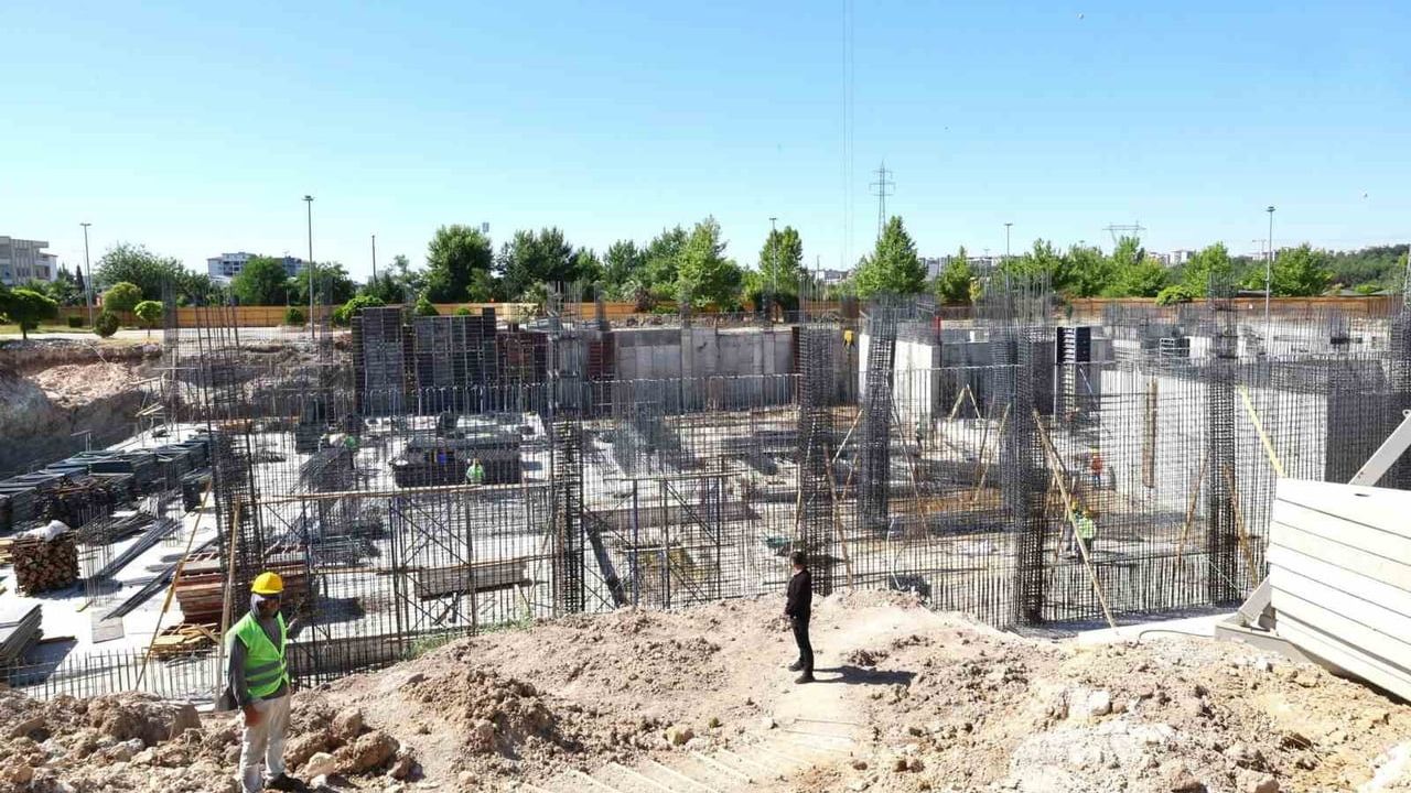 Vali Küçük sahada: Adıyaman'ın yeni kültür merkezi inşaatında son durum