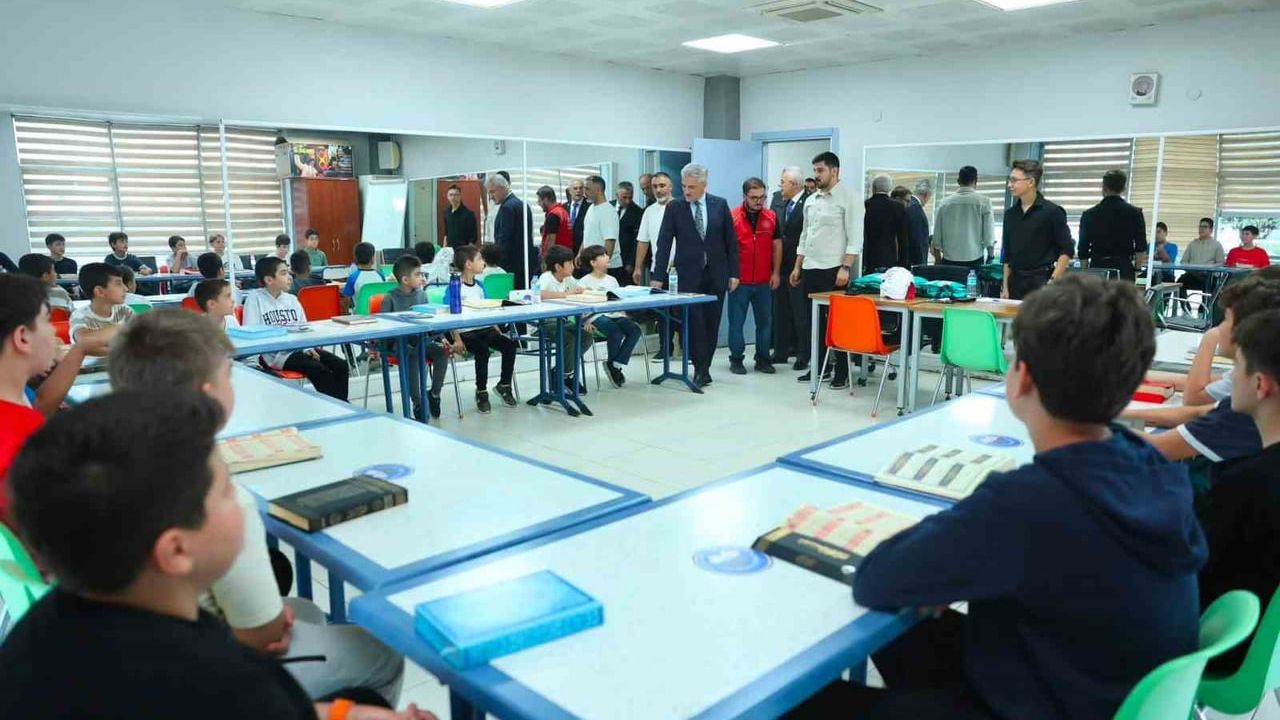 Vali Makas gençlerin yaz atölyelerini yerinde inceledi ve kurs emekçilerini kutladı