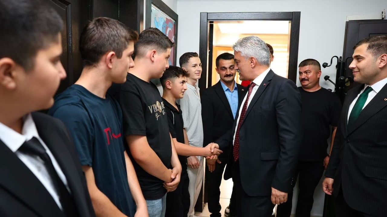 Vali Mehmet Makas Ülkü Ocakları gençleriyle buluştu
