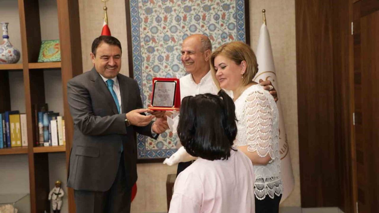 Vali Musa Işın koruyucu aileler ve çocuklarını valilikte ağırladı