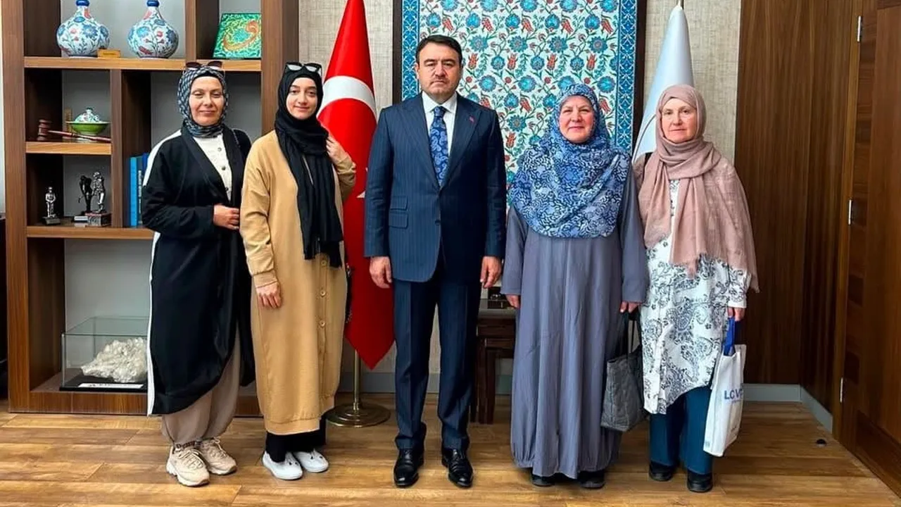 Vali Musa Işın 'manevi yönüyle Kütahya' kitabının hazırlayıcılarını ağırladı