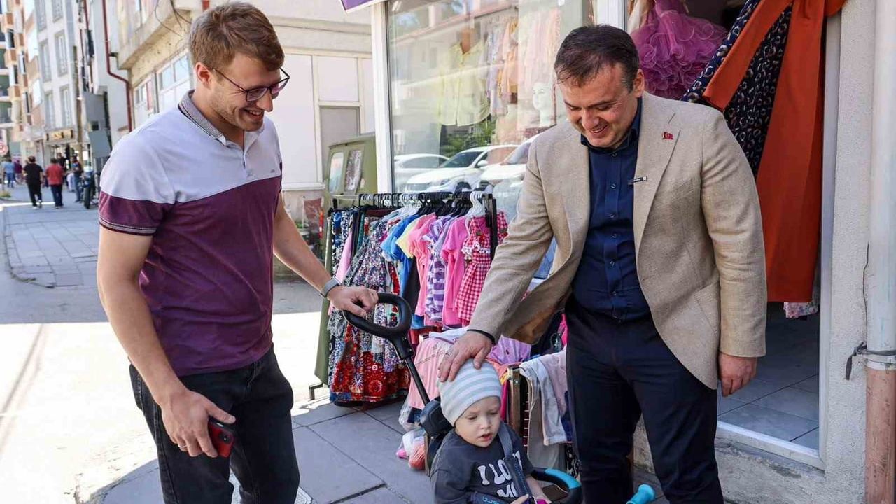 Vali Sözer sahada: esnaf ve vatandaşın taleplerini dinledi
