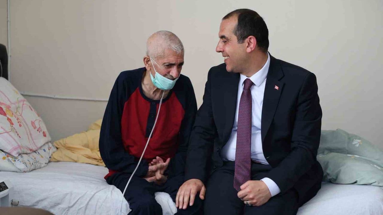 Vali Taşolar’dan Tuzluca Şehit ve Gazi Aileleri Derneği Başkanı Türkan’a geçmiş olsun ziyareti