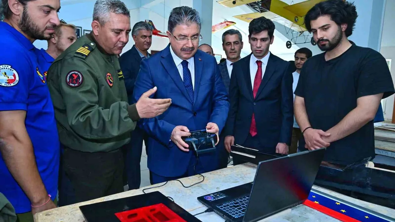 Vali Yılmaz genç pilotların İHA hazırlıklarını yerinde gördü