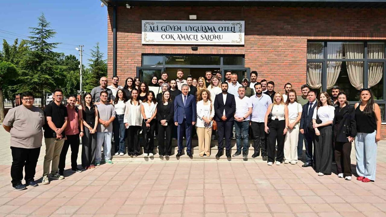 Vali Yılmaz kahvaltıda sahadaki muhabir ve kameramanların emeğini vurguladı
