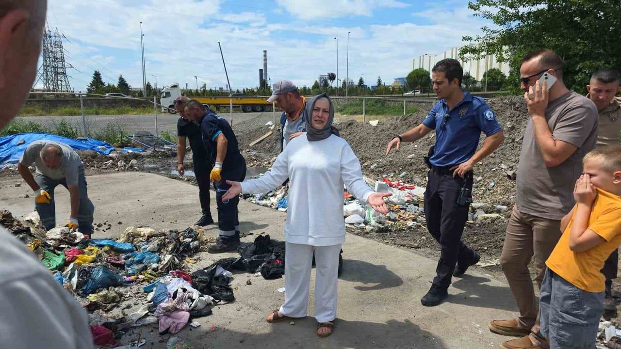 Valizini kapı önüne bıraktı, çöp zannedilen çantadan altın çıktı