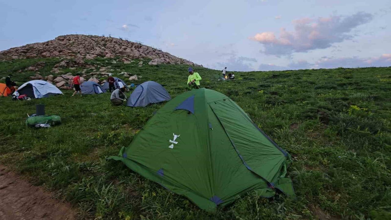 Van'da 25 kilometrelik doğa yürüyüşü Çalyan Gölü'nde sona erdi