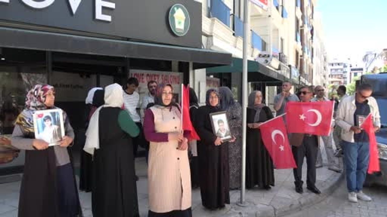 Van'da evlat nöbeti: Nazlı Sancar iki haftada iki evladın döndüğünü söyledi