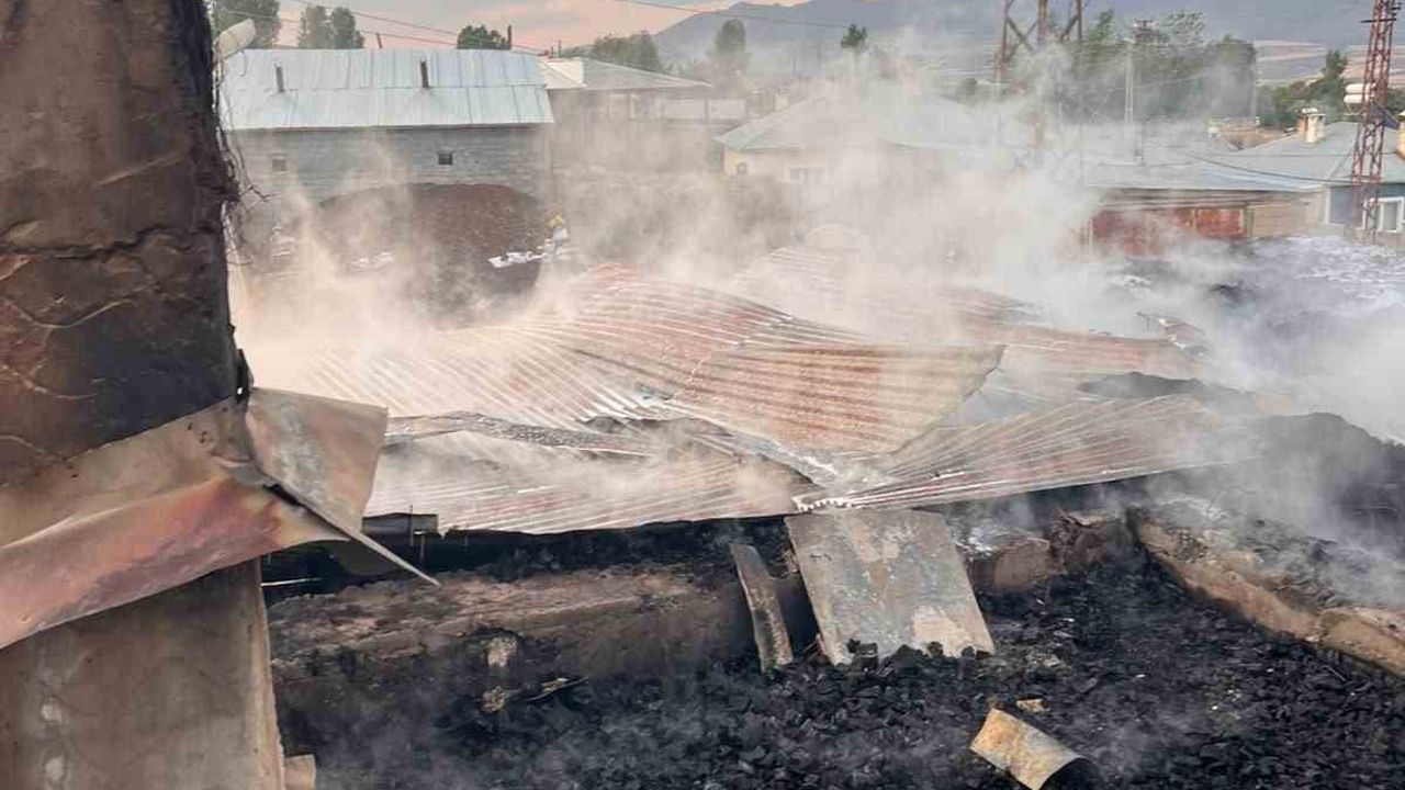 Van’da Tuşba ilçesinde camide yangın