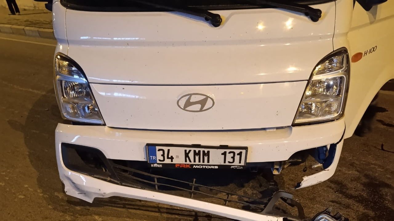 Van’da Tuşba ilçesinde otomobil ile kamyonet çarpıştı: 1 kişi yaralandı