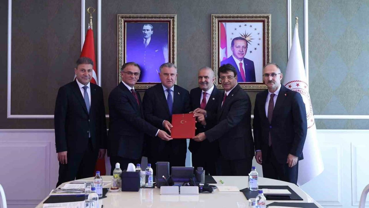 Van’da yaşam kompleksi ve stadyum projesi için protokol imzalandı