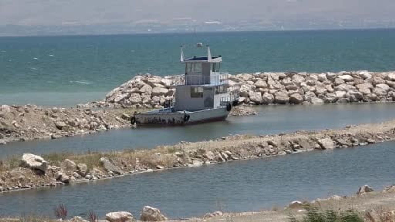 Van gölü havzasında su seviyeleri yağışlarla toparlanıyor
