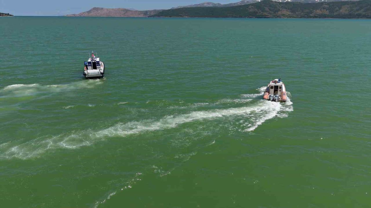 Van Gölü’nde kaçak avcılığa deniz polisinden geçit yok