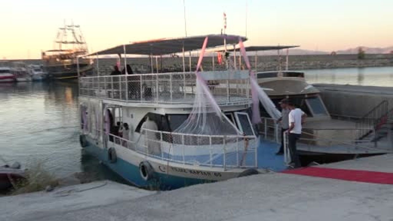 Van Gölü'nün ilk kadın kaptanı: dümen artık ona emanet