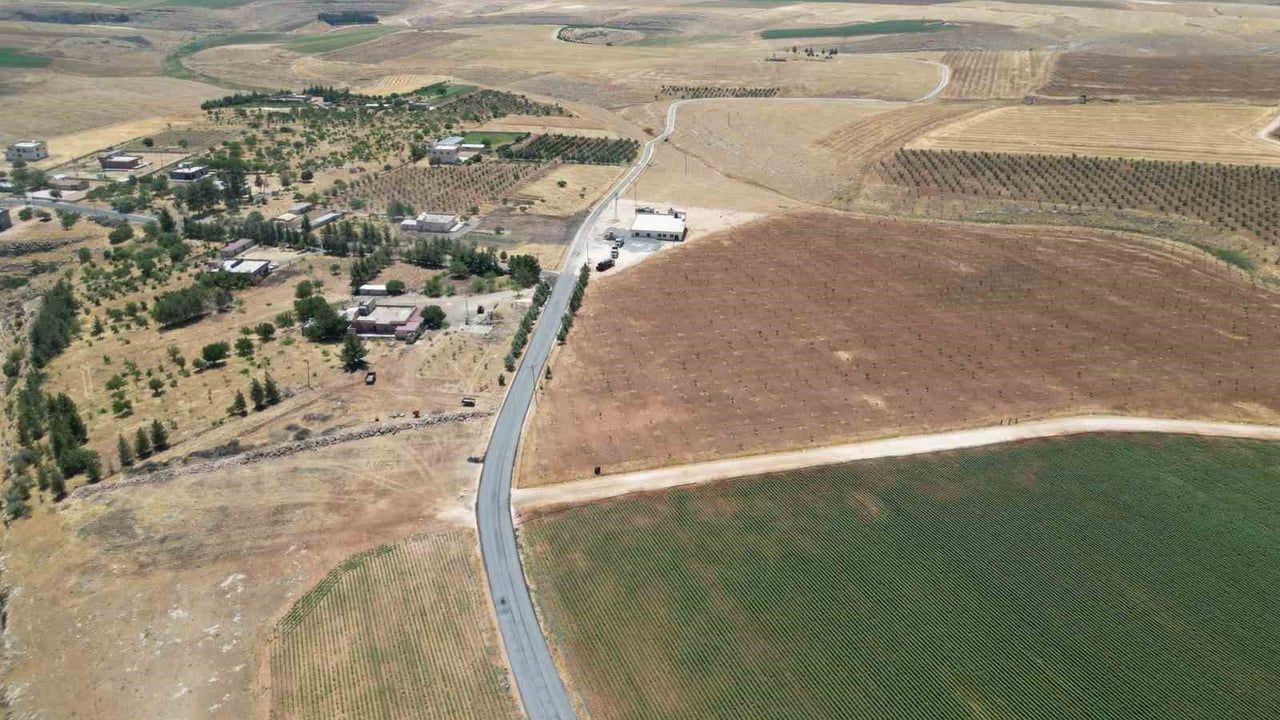 Viranşehir’de 9 kilometrelik grup yolu sathi asfaltla yenilendi