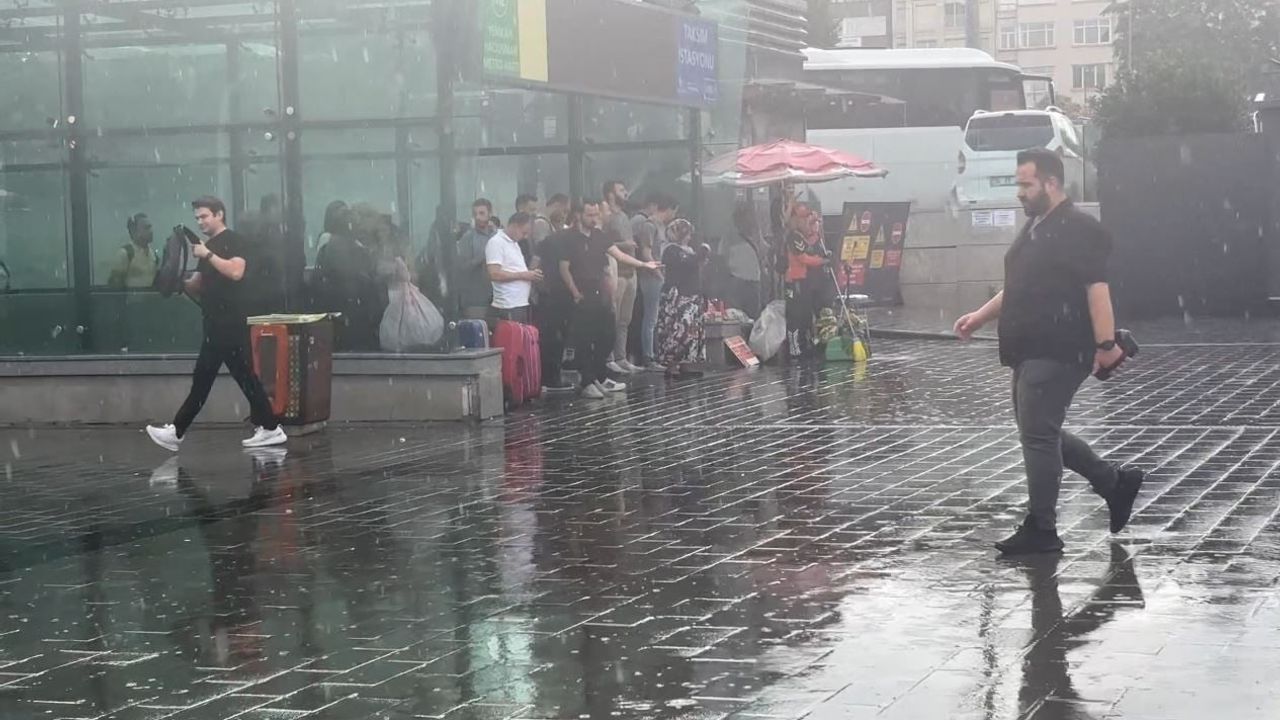 Yağışlı sabah İstanbul'u serinletti; trafik ve hazırlıksızlık öne çıktı