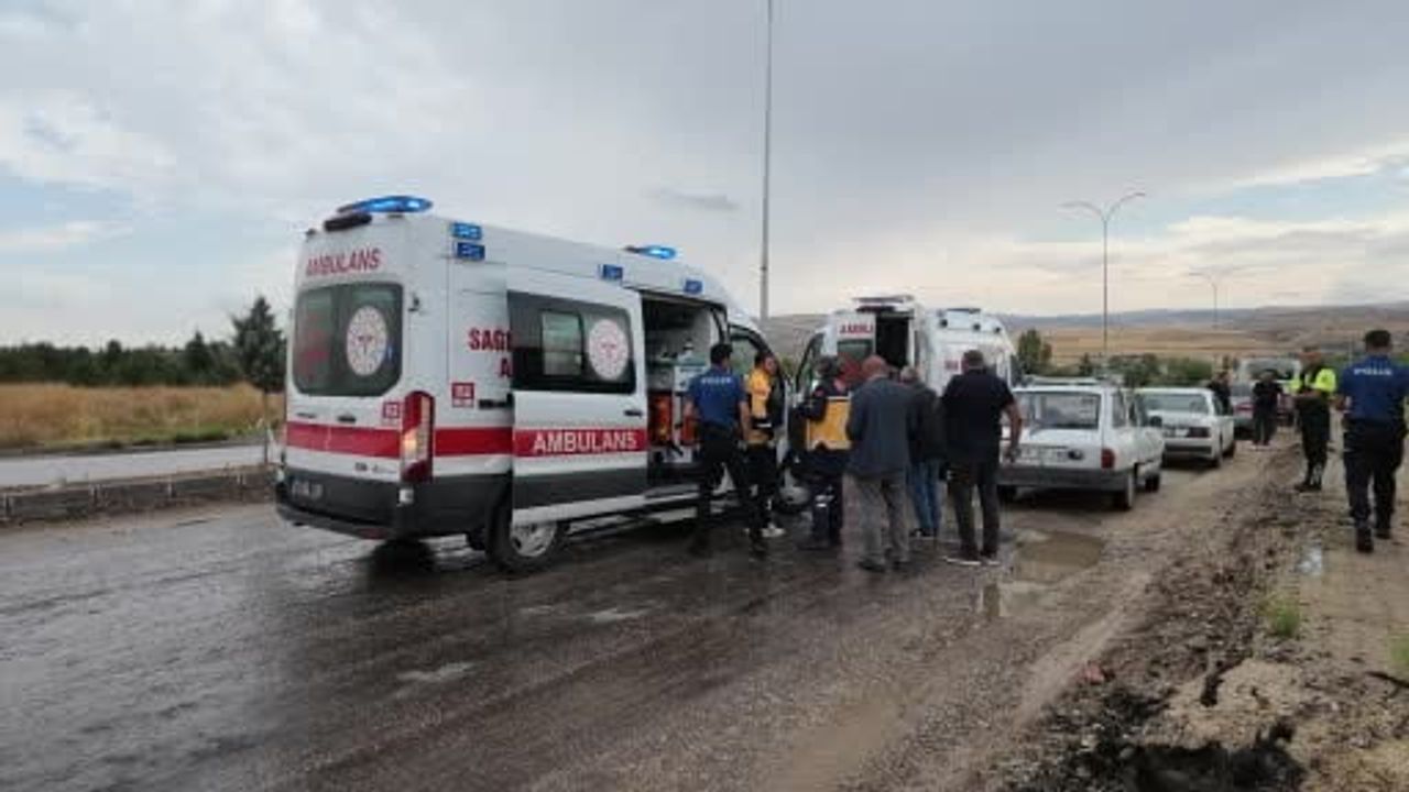 Yahşihan'da trafik kazası: Ahmet Yesevi Caddesi'nde üç yaralı