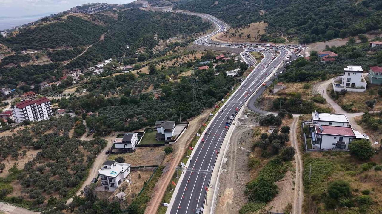 Yalova-Armutlu yolu 28 yıllık bekleyişi sona erdirip ulaşımı yarıladı