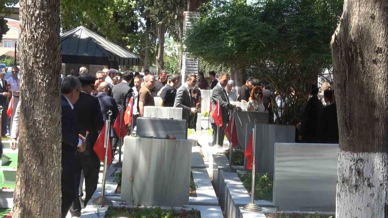 Yalova’da şehitler mezarları başında anıldı