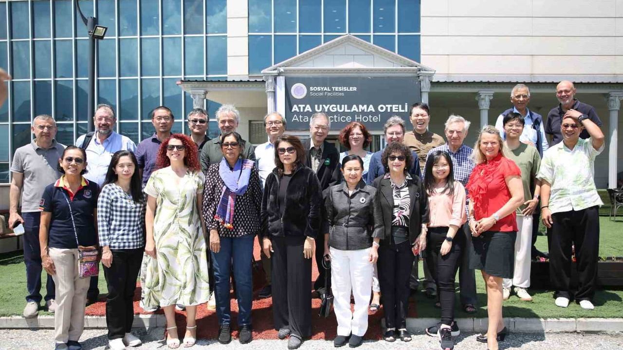 Yapay zekâ çağında kimya eğitiminin kalbi Erzurum'da attı