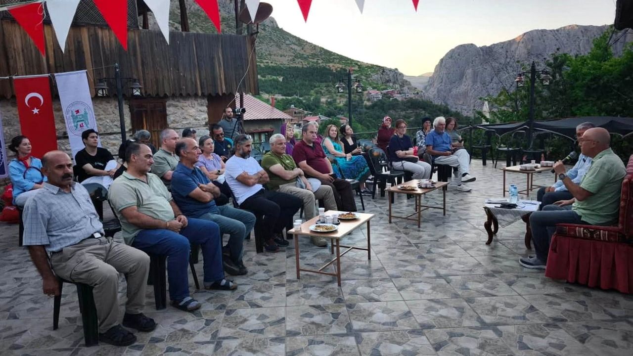 Yaşayan kütüphane söyleşisinde Kemaliye (Eğin) kültürü konuşuldu