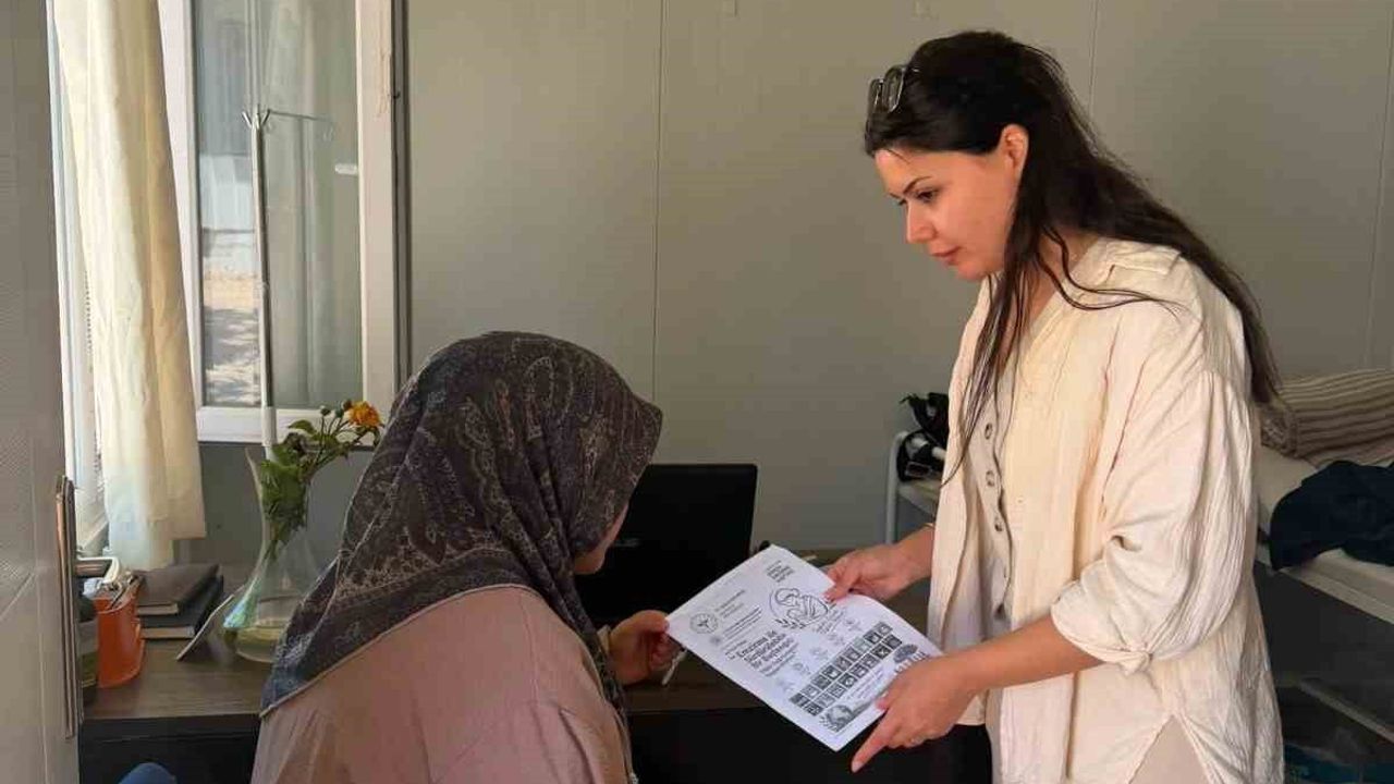 Yayladağı’nda 'Her Gebeye Bir Ebe' uygulamasıyla ev ziyaretleri sürüyor