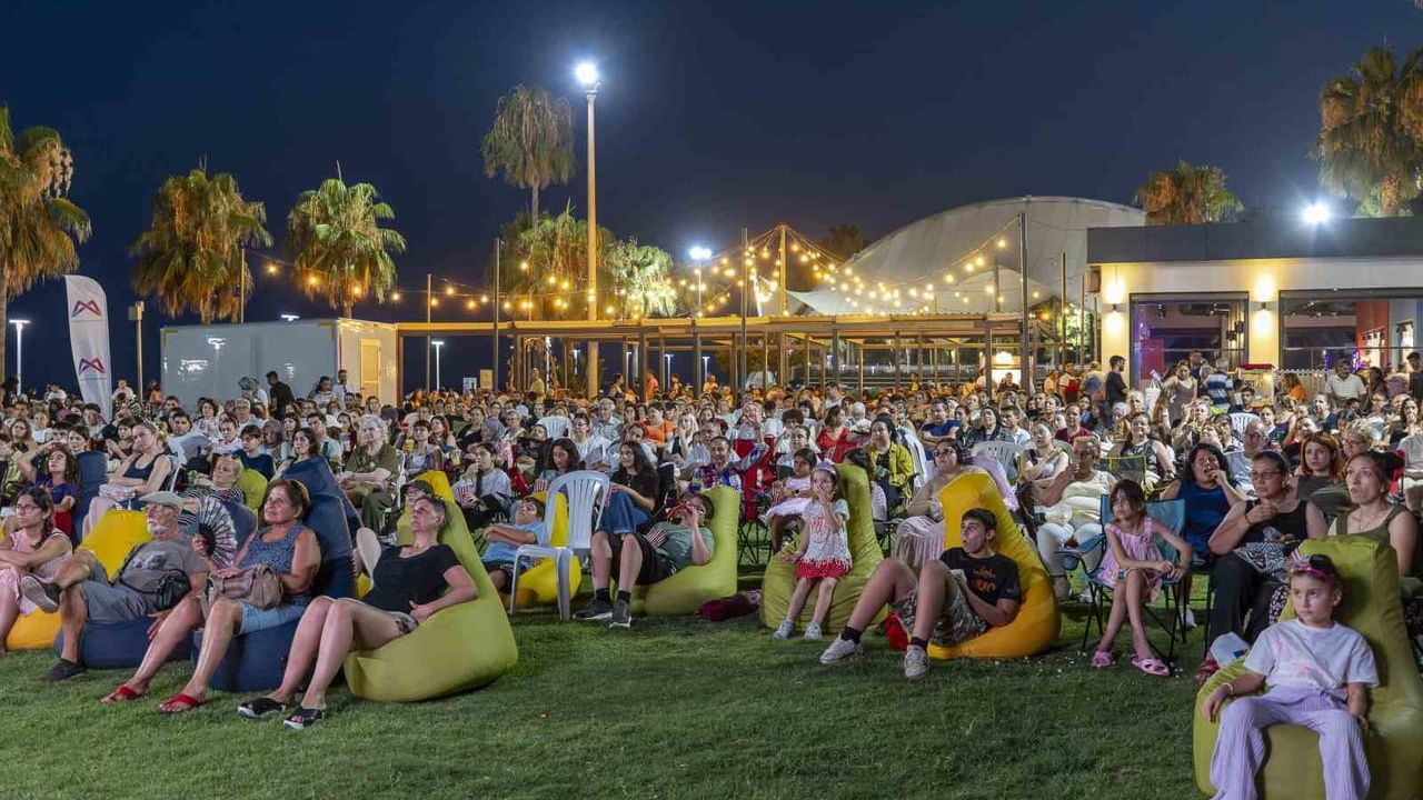 Yaz akşamları Kültür Park’ta açık hava sineması Mersin’i bir araya getiriyor