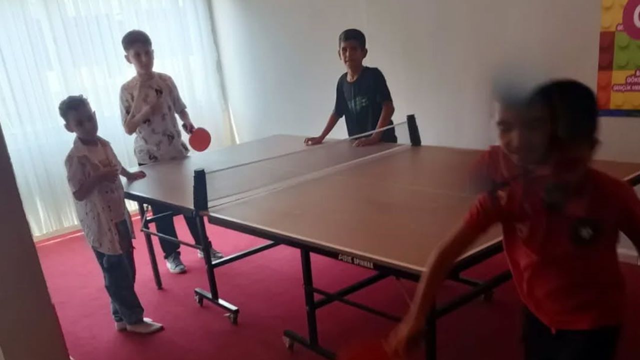 Yaz Kur’an Kursu öğrencileri Berr Göksel Işık Diyanet Gençlik Merkezi'nde arkadaşlık ve dayanışmayı öğreniyor