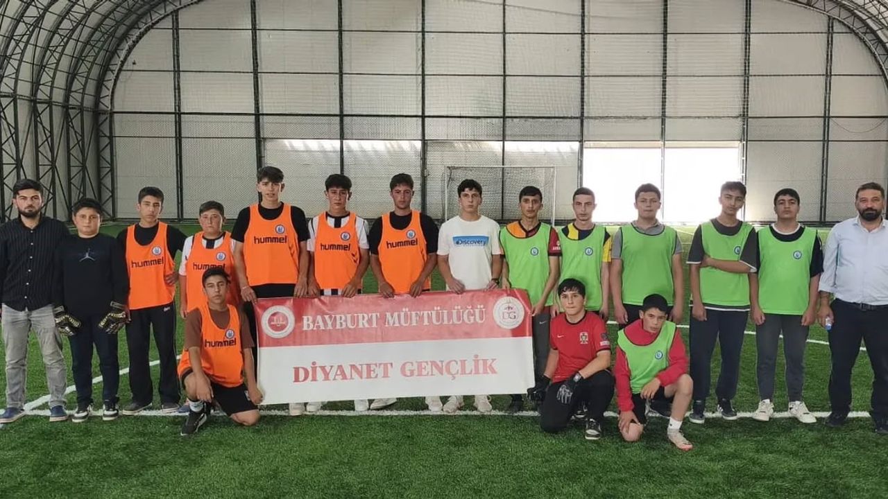 Yaz Kur’an kursu öğrencileri futbol turnuvasında buluştu