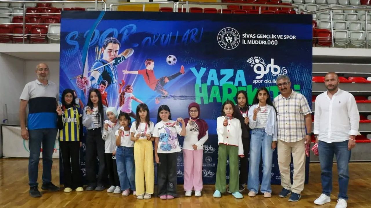 Yaz kursunda atletik neşeler: Kur’an kursu öğrencileri parkurda yarıştı