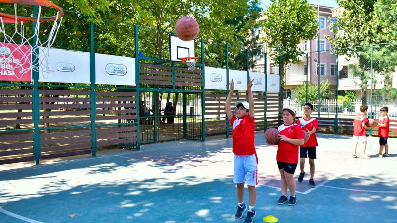 Yaz spor okullarıyla Esenyurt'ta yetenekler yeşeriyor