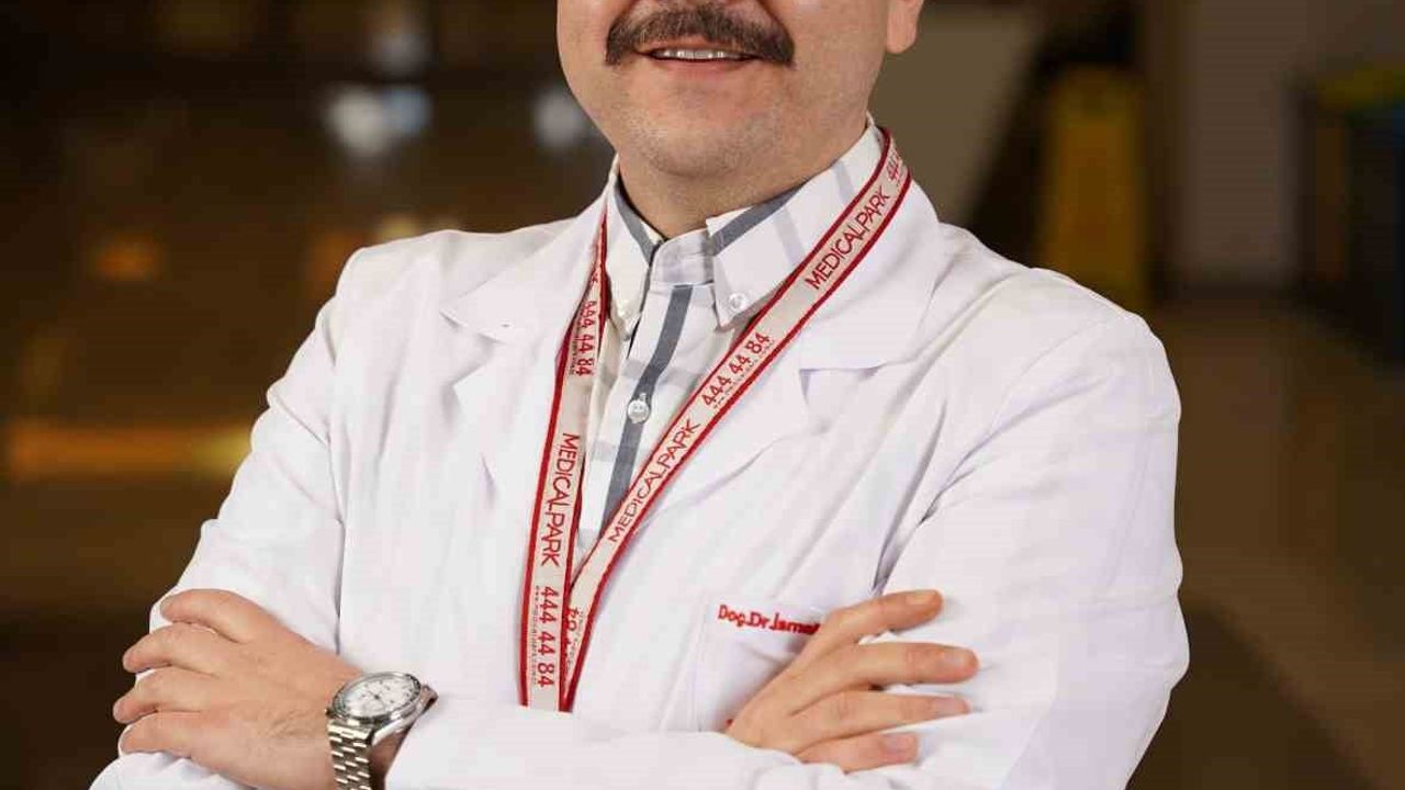Yaz tatilindeki küçük hatalar bel ve boyun fıtığını tetikliyor