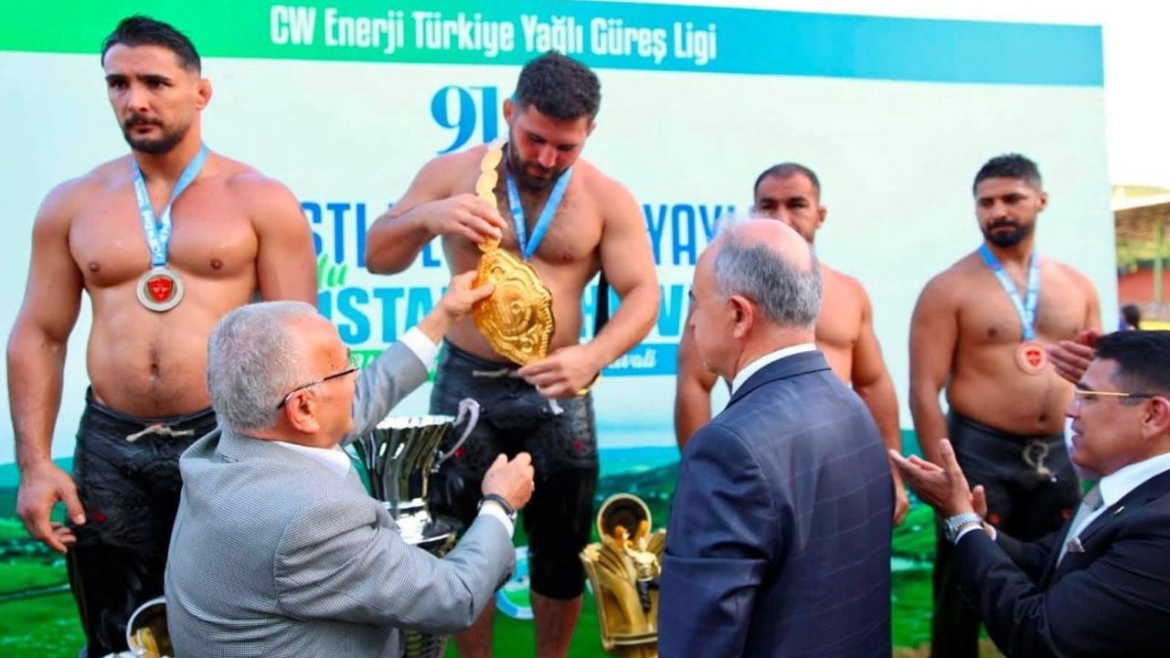 Yeni başpehlivan Erkan Taş 918 yıllık Aybastı Perşembe Yaylası güreşlerinde ipi göğüsledi