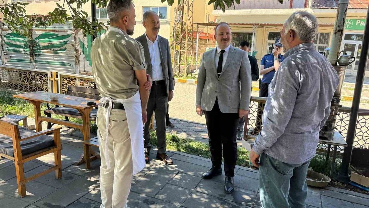Yeni kaymakam Güvenç'ten Arpaçay'da esnafla ilk buluşma