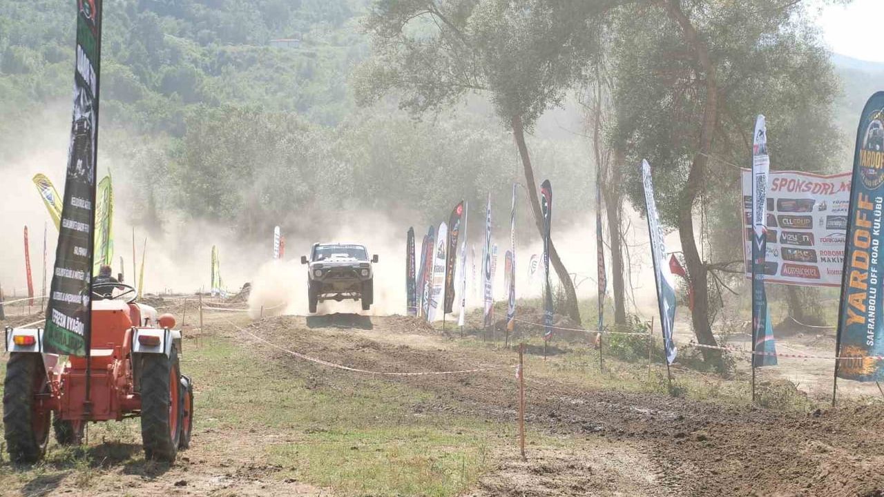Yenice Off-Road Festivali'nde 62 araç zorlu parkurda yarıştı