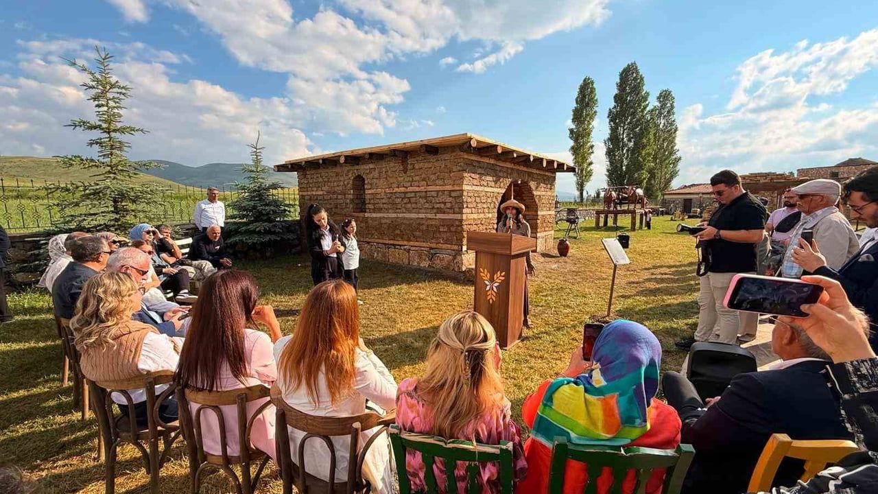 Yeniden galıf projesi Bayburt'ta sanatseverlerle buluştu