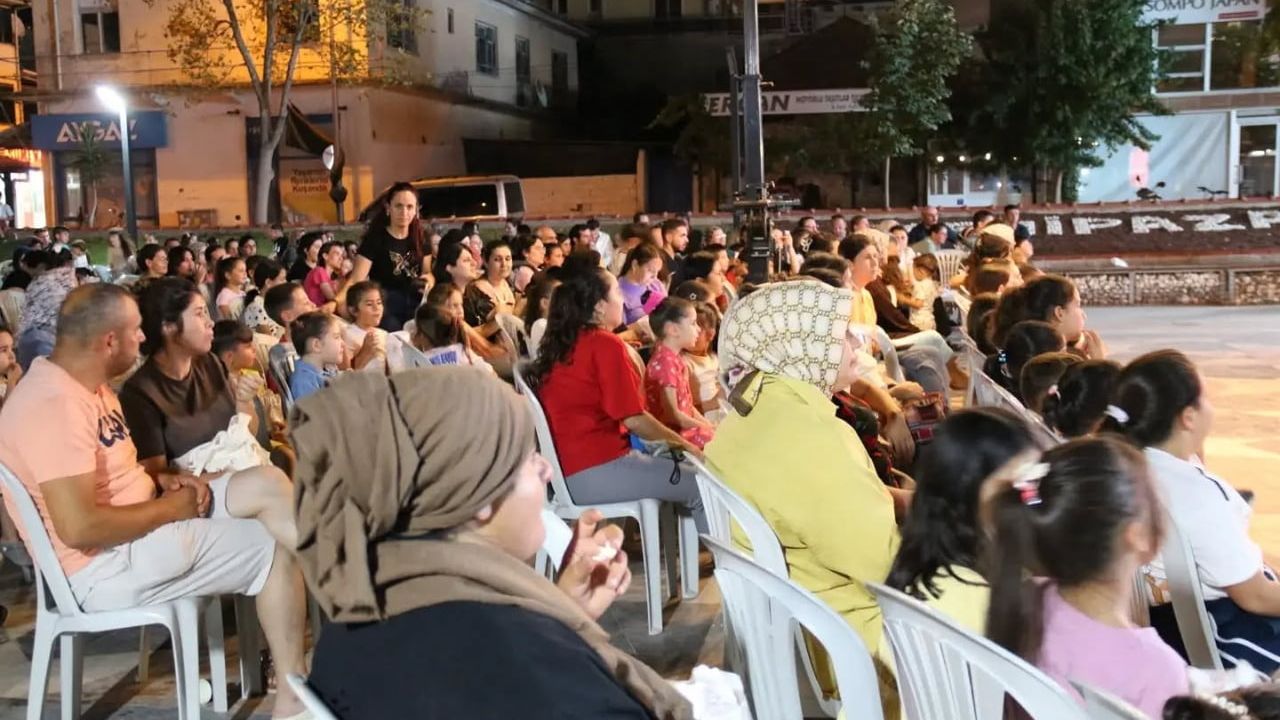 Yenipazar’da çocuklar açık hava sinemasında buluştu