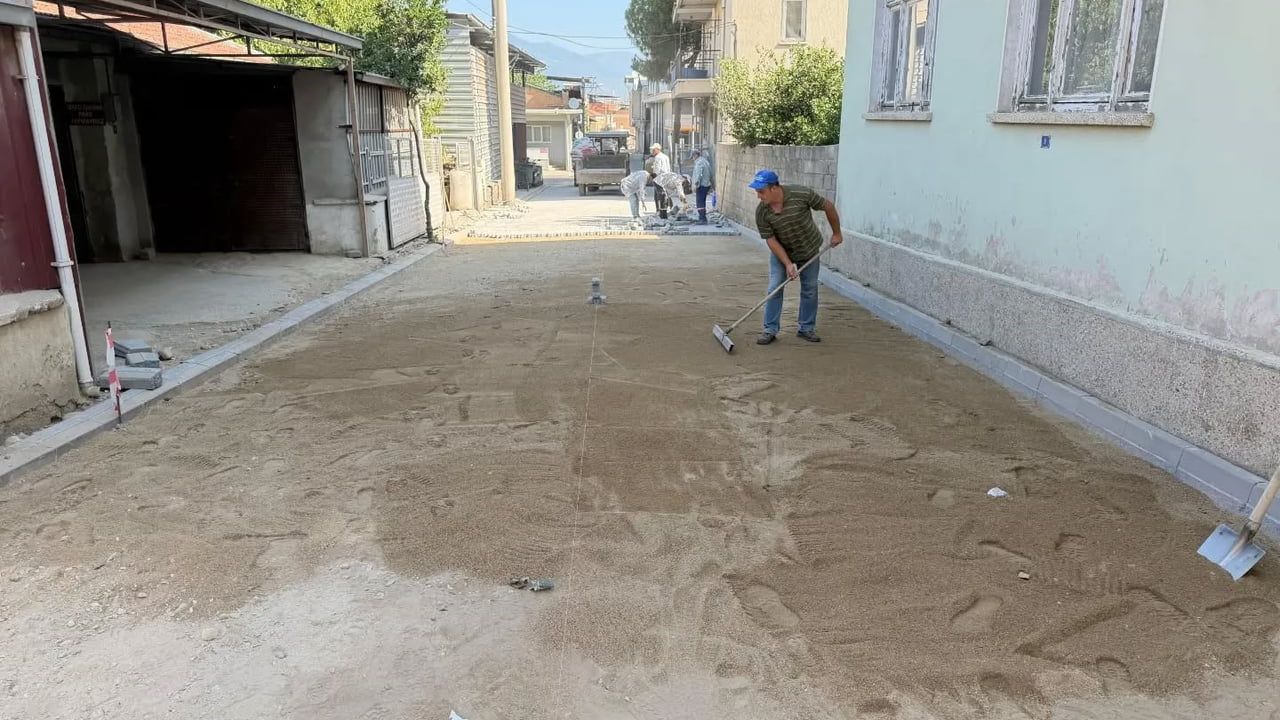 Yenipazar'da mahalle sokakları yeni parke ile canlanıyor