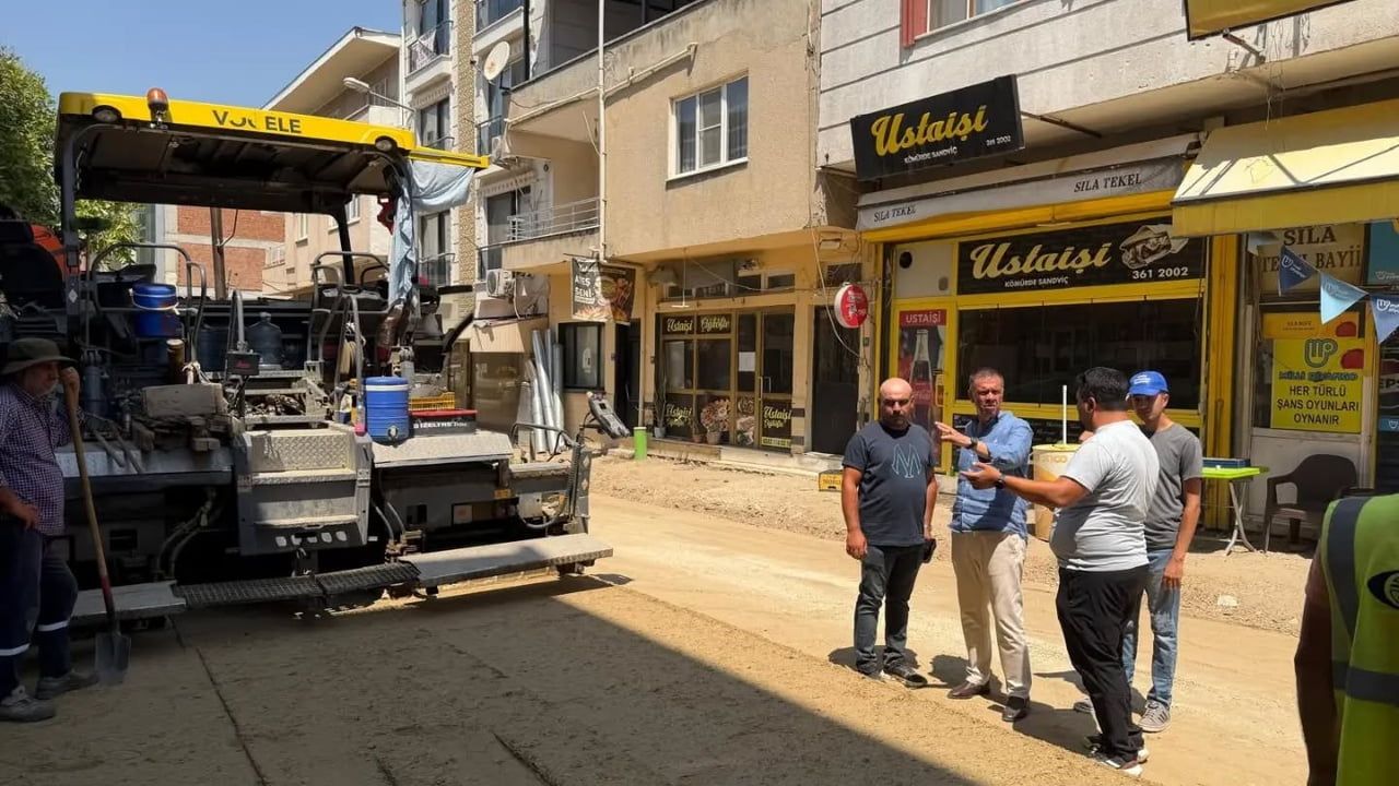 Yenipazar’da sıcak asfalt çalışmaları hız kesmeden sürüyor