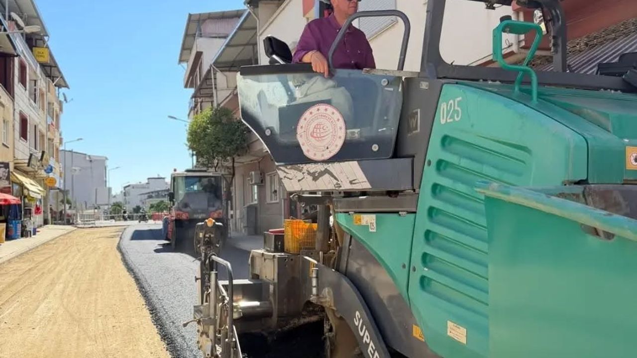 Yenipazar’da sıcak asfalt çalışmaları sürüyor