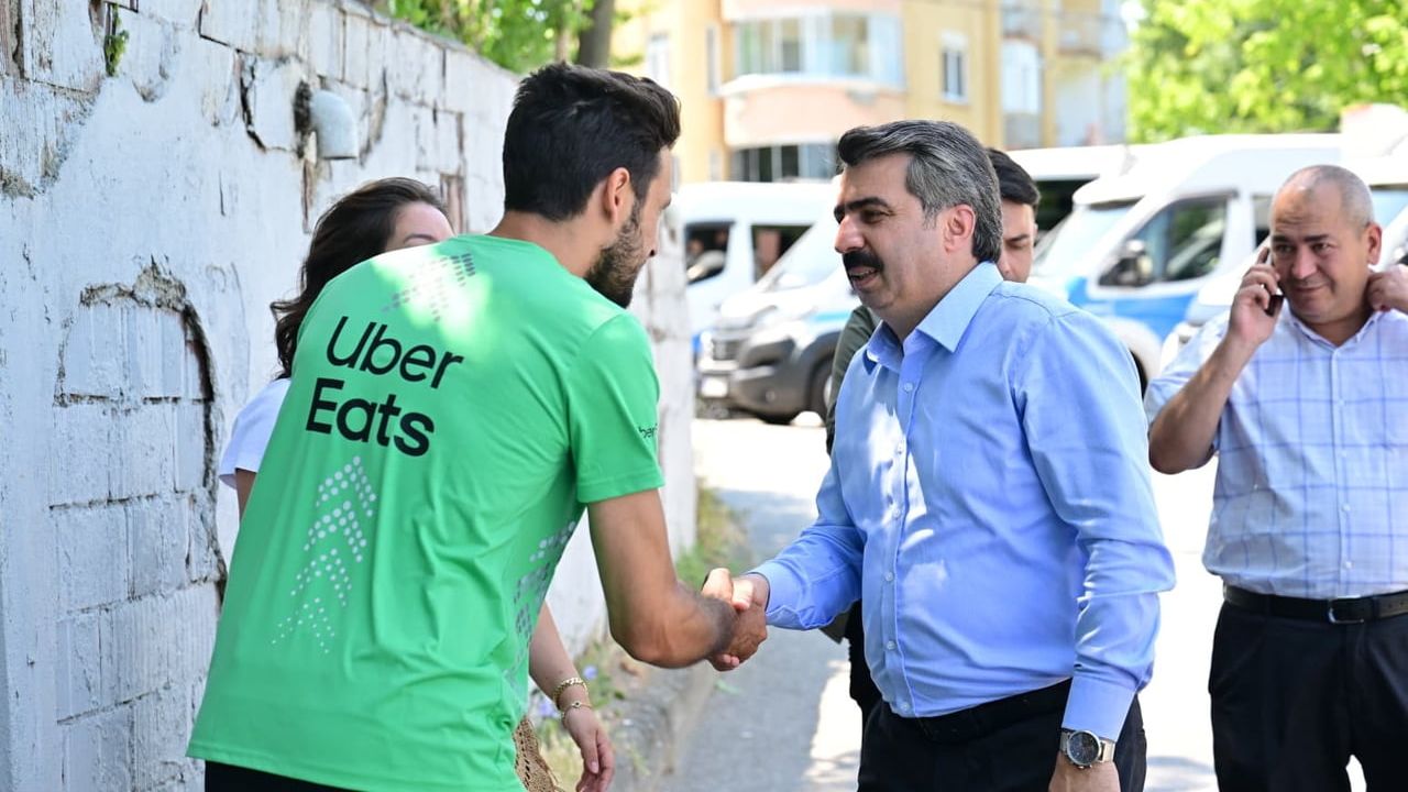 Yıldırım belediye başkanı Oktay Yılmaz Teleferik Mahallesi'nde esnafla buluştu